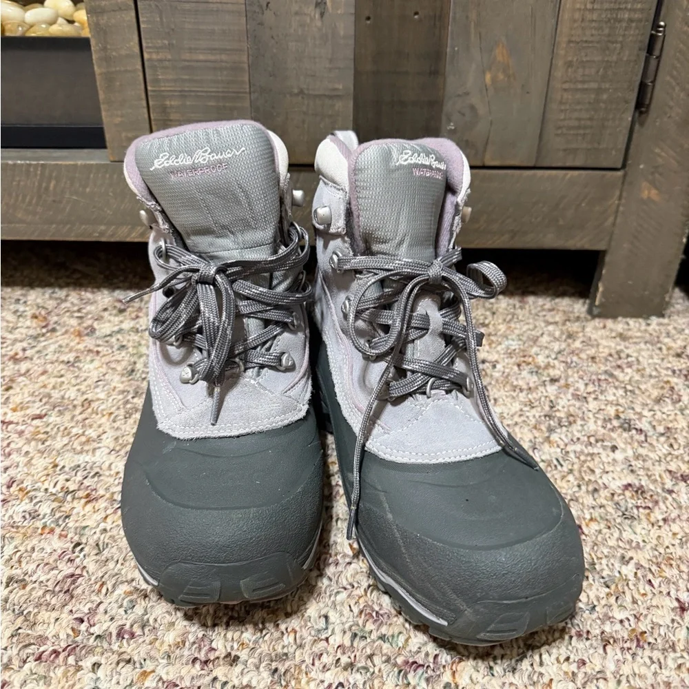 Women's size 9 Eddie Bauer grey white and lilac color Women's Boots, winter boot
